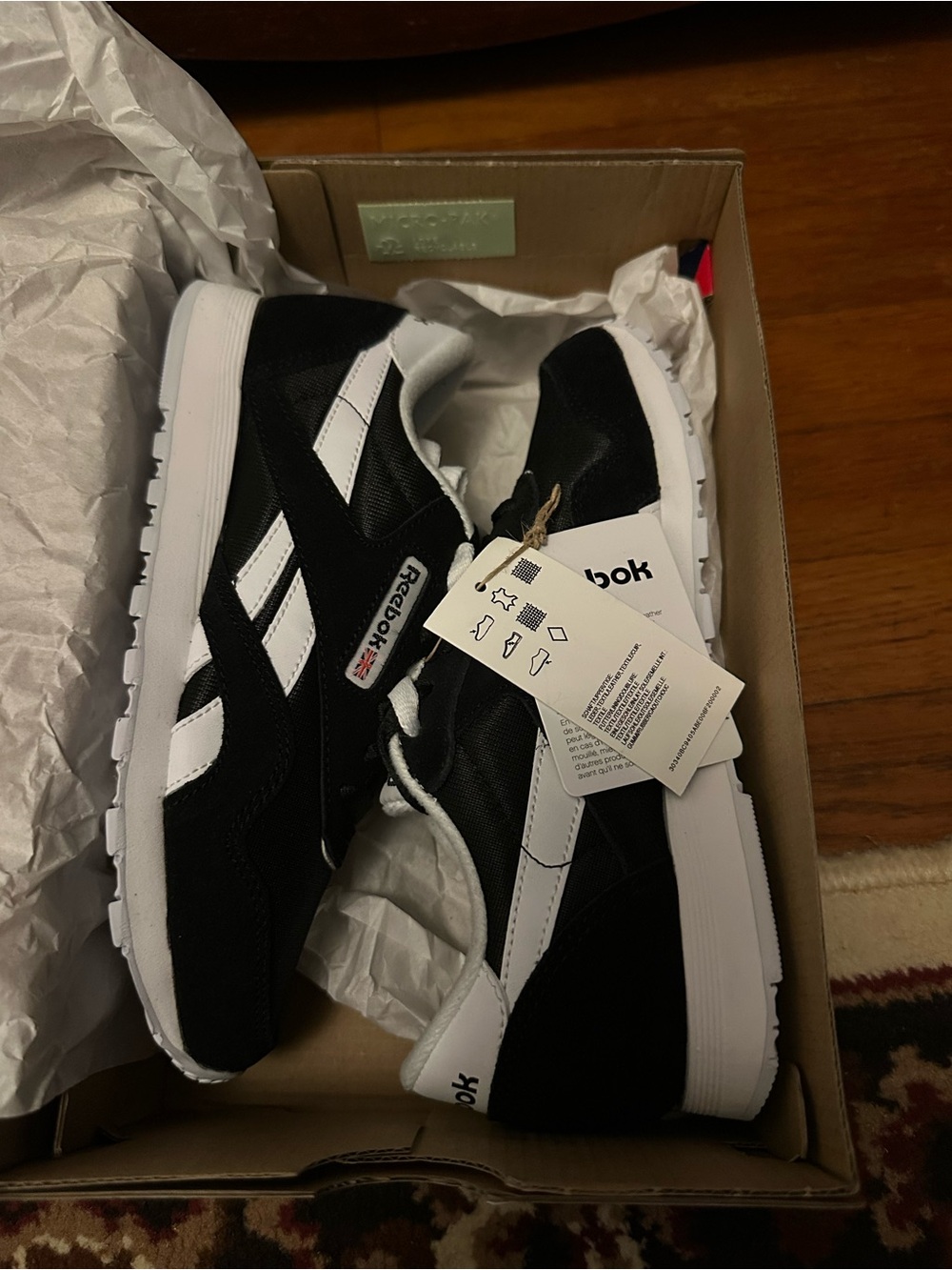 Reebok black classic sneakers NWT and box - Picture 2 of 7